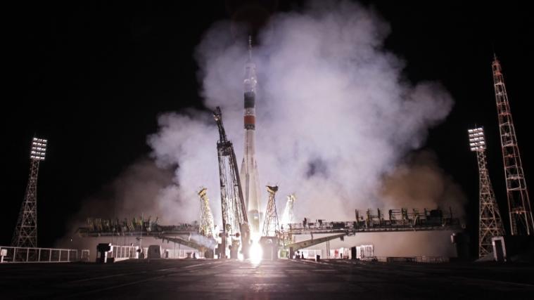 Die russische Sojus-Rakete mit den drei Raumfahrern war am Mittwoch planmäßig um 23.02 Uhr MESZ vom russischen Weltraumbahnhof Baikonur in der kasachischen Steppe abgehoben.