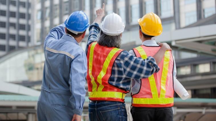 Im Hochbau sowie im Bereich der Bauinstallation und Fertigstellung von Gebäuden ist am meisten Optimismus zu verzeichnen, während die Stimmung im Tiefbau etwas bescheidener ist.