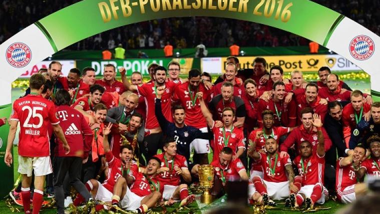 Der FC Bayern München nach dem Finalsieg im DFB-Pokal.