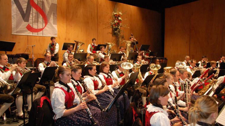 Die Musikkapelle Peter Mayr Pfeffersberg ist eines der musikalischen Aushängeschilder der Südtiroler Blasmusik und ziert das Titelbild der heurigen Südtiroler Blasmusiktage.