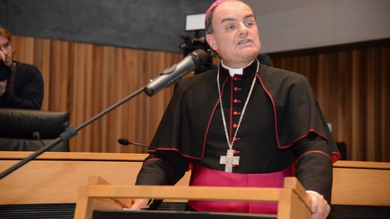 Bischof Ivo Muser überbrachte am Donnerstag den Abgeordneten die Weihnachtsbotschaften. - Foto: DLife