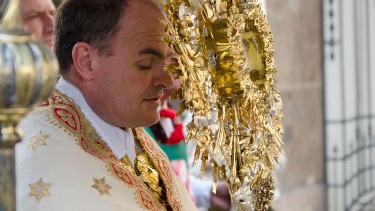 Bischof Ivo Muser zelebriert um 9 Uhr den zweisprachigen Festgottesdienst im Bozner Dom. - Foto: Diözese Bozen-Brixen