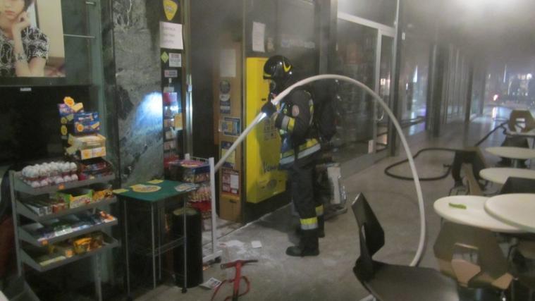 Die Wehrleute hatten den Brand aber rasch unter Kontrolle. - Foto: Berufsfeuerwehr Bozen