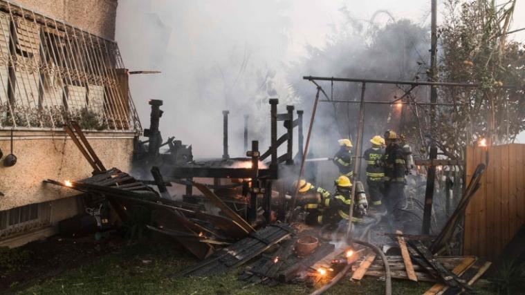 Immer mehr Wohnhäuser in und um Haifa werden von den Flammen bedroht.