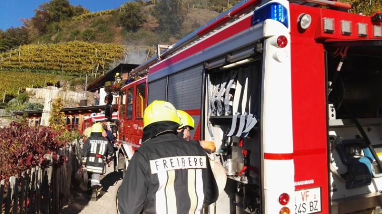 Männer der FFW Freiberg bei den Löscharbeiten am Rauthof. - Foto: fm