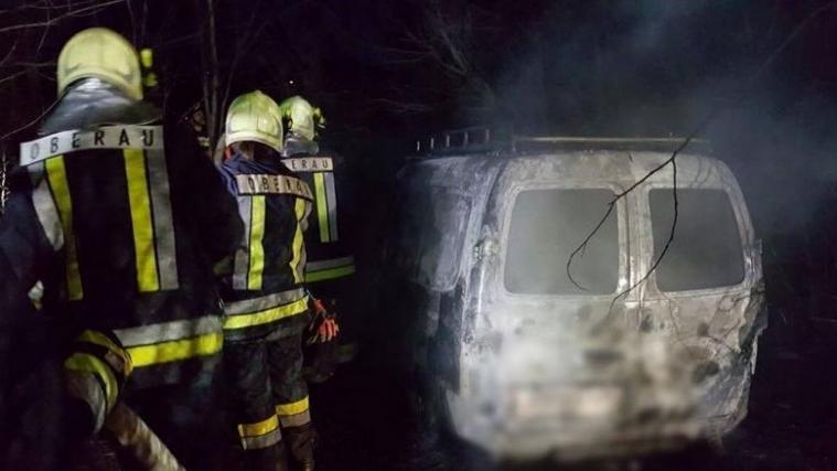 Der Wagen brannte total aus. - Foto: FFW Oberau-Haslach