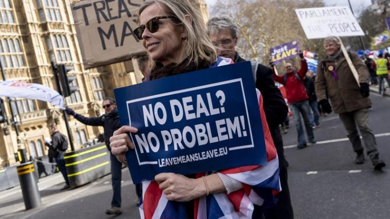 Die EU-Kommission hofft nach Aussagen einer Sprecherin auf einen Brexit auf Basis des ausverhandelten Ausstiegsvertrags. Ein harter Crash des Landes aus der Union sei aber eine „Möglichkeit“.