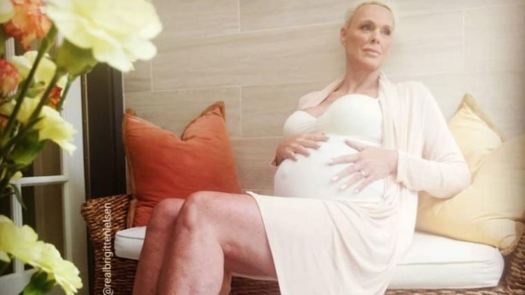 Brigitte Nielsen mit Babybauch. - Foto: Screenshot Instagram