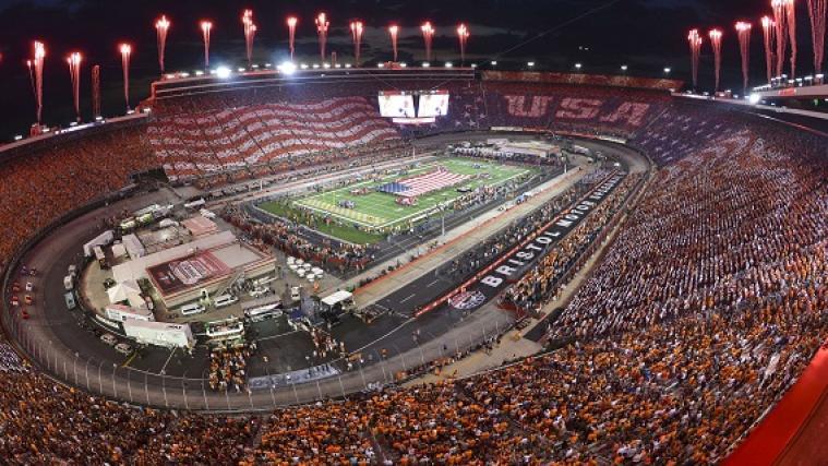 So viele Zuschauer wie am Bristol Motor Speedway (im Bild) gab es im College-Football noch nie. Der bisherige Rekord lag bei 115.109 Zuschauern.