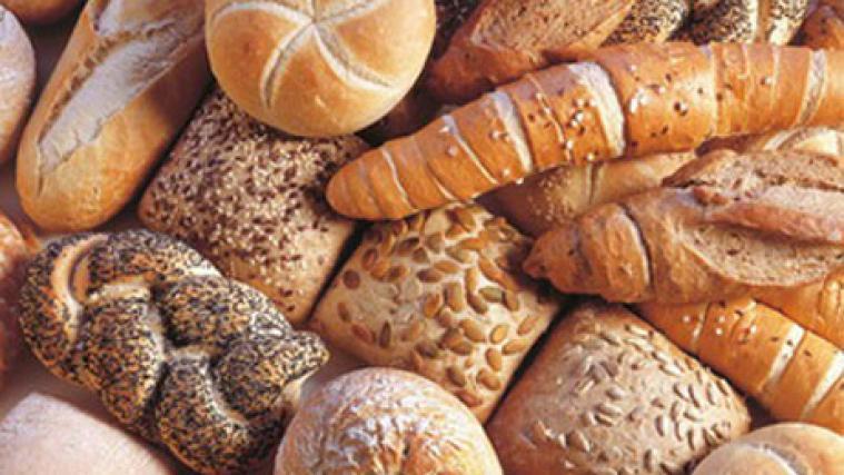 Die Jugendlichen vergriffen sich an den Brötchen.