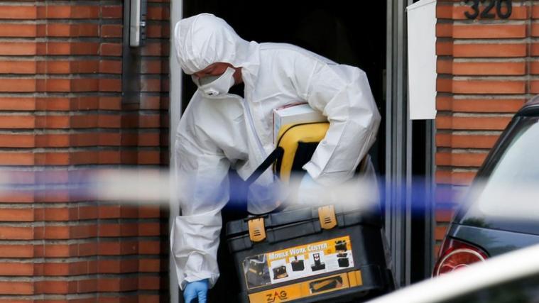 Am Dienstag untersuchten die Ermittler die Wohnung des Attentäters im Stadtteil Molenbeek.