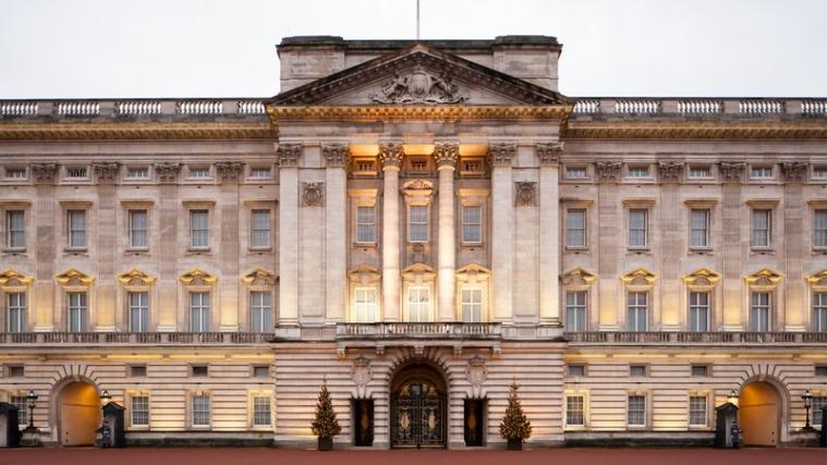 Der Buckingham Palace muss renoviert werden.