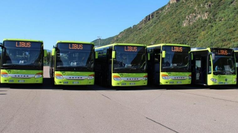 Ein Teil der neuen Busflotte des Konsortiums LiBus im Safety Park in Pfatten.