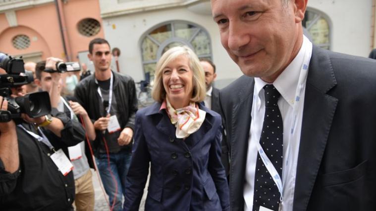 Stefan Pan, UVS-Präsident, begrüßt die Ministerin für Bildung und Forschung, Stefania Giannini. - Foto: DLife