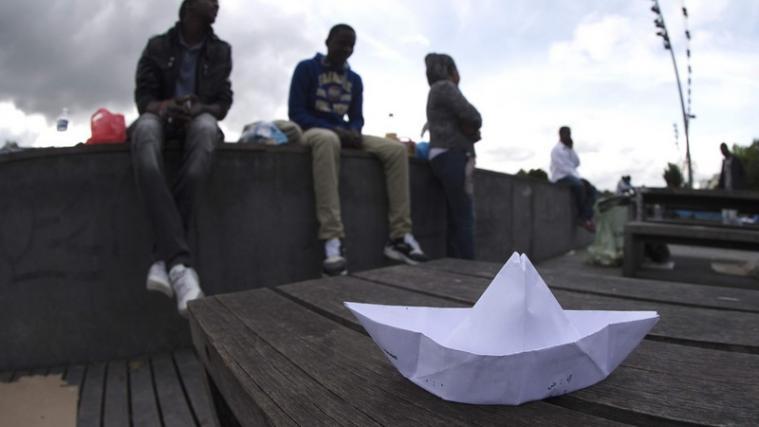Mit einer Mauer will Großbritannien sich der Flüchtlinge erwehren, die aus Calais anreisen.