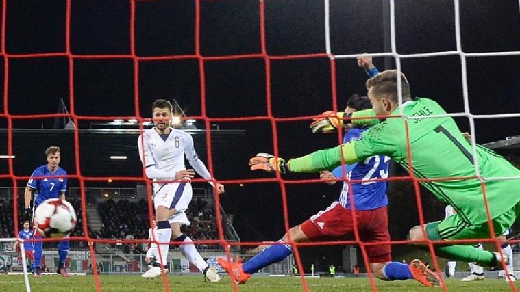 Italiens Antonio Candreva erzielt den Treffer zum zwischenzeitlichen 3:0.
