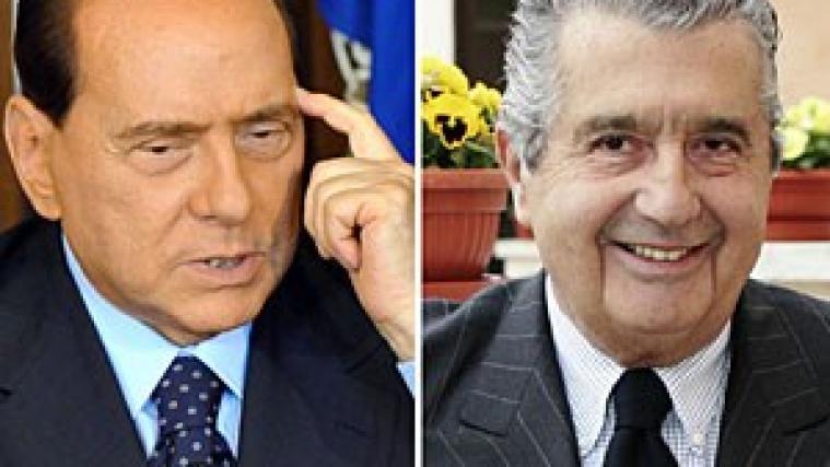 Carlo De Benedetti (r.) freut sich. Widersacher Silvio Berlusconi nicht so sehr.