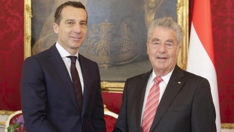 Der künftige Bundeskanzler beim scheidenden Bundespräsidenten: Christian Kern (links) und Heinz Fischer.