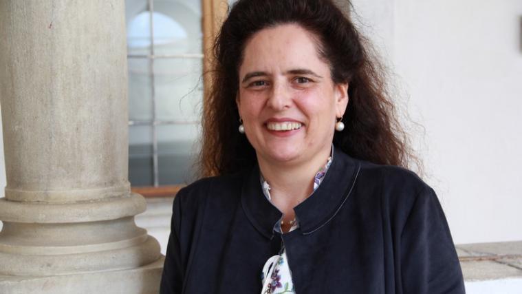 Claudia Santer, Direktorin des Bildungshauses Schloss Goldrain. - Foto: Schloss Goldrain