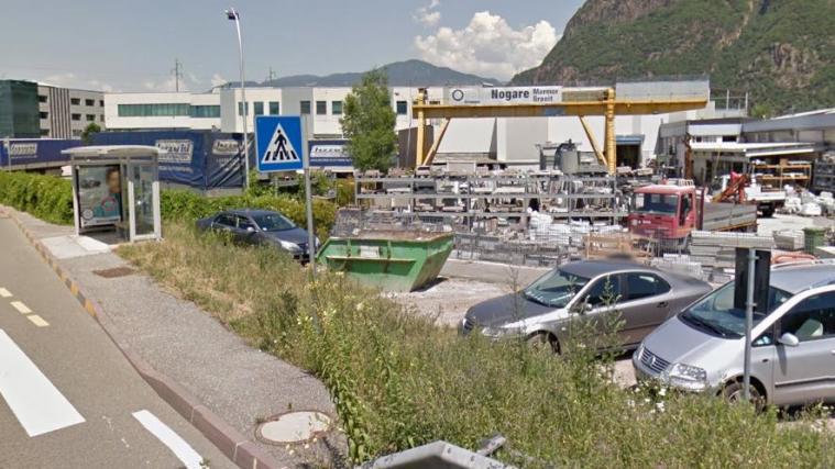 Bei der Firma DalleNogare kam es aus ungeklärter Ursache zu einem schweren Arbeitsunfall. Foto: Googlemaps.