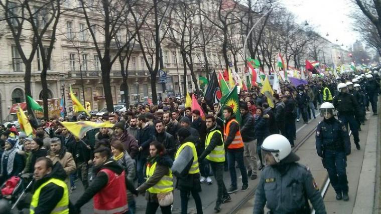 In Wien hat am Samstagnachmittag eine Demonstration gegen den türkischen Militäreinsatz in der nordsyrischen Region Afrin stattgefunden.