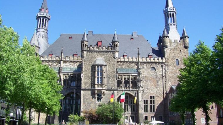 Der Karlspreis wird im Aachener Ratshaus verliehen. - Foto: Wikipedia