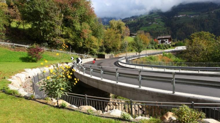 Die neue Brücke bei Riffian. Foto: LPA.
