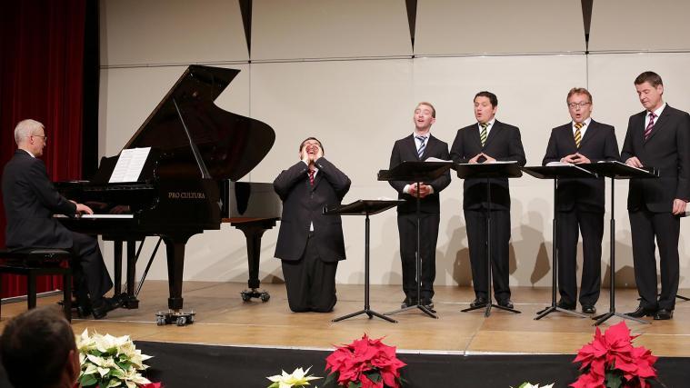 Die „Singphoniker“ überraschten mit Liedern in neuen Arrangements. Foto: Konrad Eichbichler.