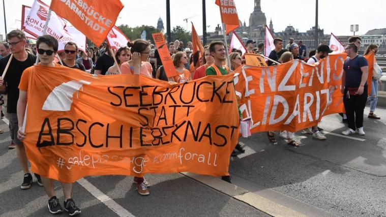 Über 35.000 Menschen demonstrierten gegen Rassismus und Diskriminierung.