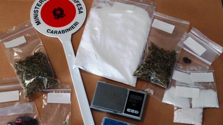 Die Carabinieri von Bruneck haben verschiedene Drogen beschlagnahmt. - Foto: Carabinieri Bruneck