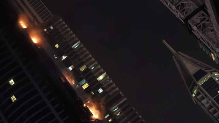 Am "Fackel-Turm" in Dubai ist ein Feuer ausgebrochen.