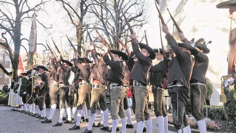 Die Gewehre der Südtiroler Schützen sind keine wirklichen Waffen: Trotzdem fürchten die Schützen Einschränkungen mit der Waffen-Novelle. - Foto: DLife