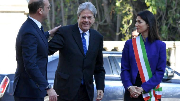 Außenminister Angelino Alfano, Premier Paolo Gentiloni und Roms Bürgermeisterin Virginia Raggi warten vor den Feierlichkeiten auf die Regierungsvertreter aus den EU-Ländern