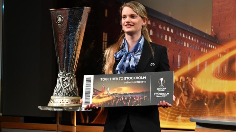 Um diese Trophäe geht es im Europa-League-Finale am 24. Mai in Stockholm.