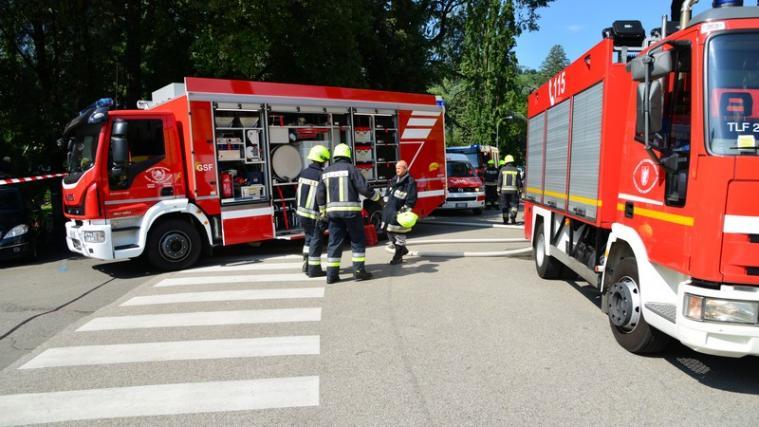 Im Einsatz stehen derzeit mehrere Feuerwehren. - Foto: DLife