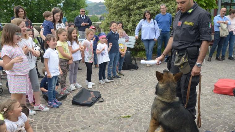 Die Spürnasen auf vier Pfoten waren zu Besuch im Krankenhaus. - Foto: DLife