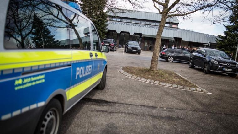 Nach der Absage eines Auftritts des türkischen Justizministers Bekir Bozdag im baden-württembergischen Gaggenau ist im dortigen Rathaus Freitag früh eine Bombendrohung eingegangen.