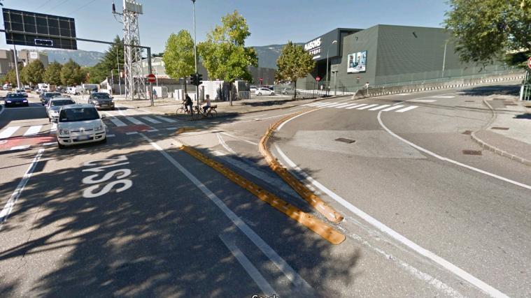Bis an diese Kreuzung führte die Geisterfahrt der beiden jungen Männer. - Foto: GoogleMaps