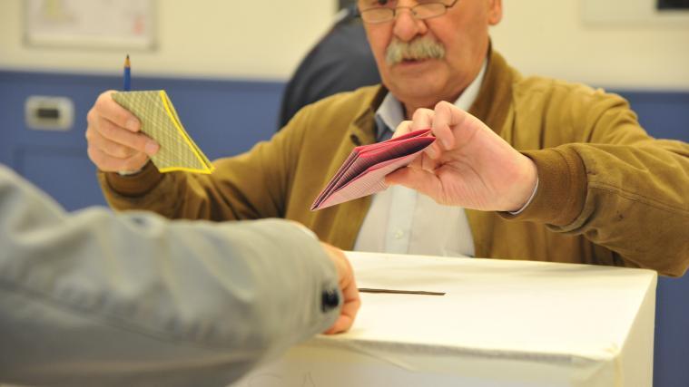 Die Zahl der Südtiroler, die bis 17 Uhr ihre Stimme abgegeben haben, ist im Vergleich zu 2010 und knapp sechs Prozent zurückgegangen. Foto: DLife