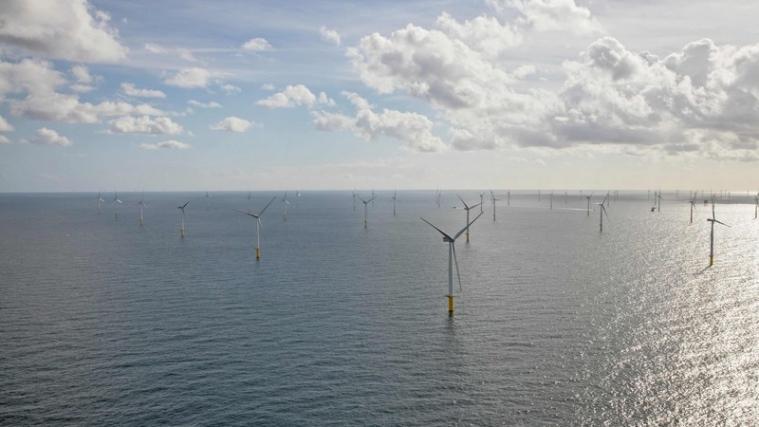Vor der niederländischen Küste ist am Montag einer der weltweit größten Offshore-Windparks in Betrieb genommen worden.