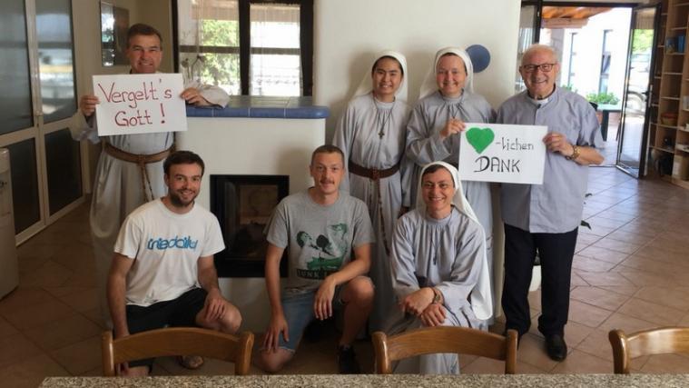 Ein Sozialprojekt der besonderen Art schlossen kürzlich zwei Südtiroler Hafnerbetriebe in Medjugorje in Bosnien und Herzegowina ab. - Foto: lvh