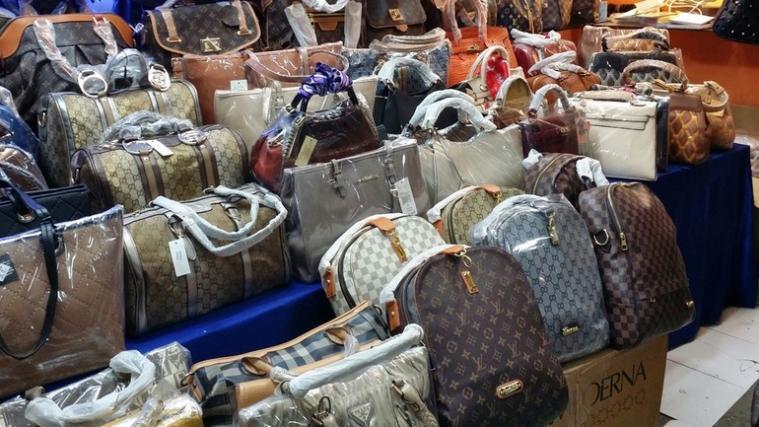 Luis Vuitton und Gucci von der Stange: Die Produktpiraterie in Italien floriert nach wie vor.