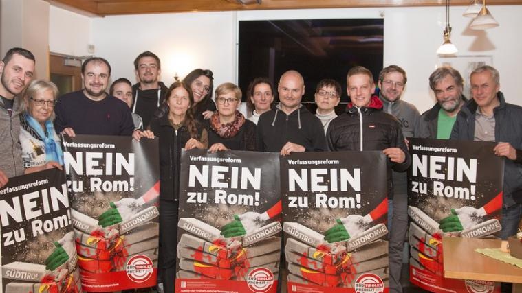 Die Mitglieder des neuen Hauptausschusses der Süd-Tiroler Freiheit. - Foto: Südtiroler Freiheit