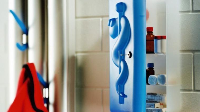 Die Hausapotheke könnte den Temperaturschwankungen und der Feuchtigkeit im Badezimmer beschädigt werden.