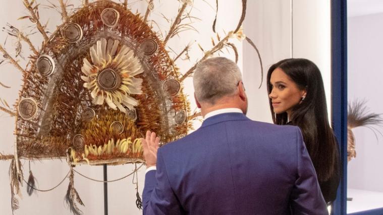 Herzogin Meghan bei der Eröffnung einer Ausstellung über Kunst aus Ozeanien in der Royal Academy of Arts in London.