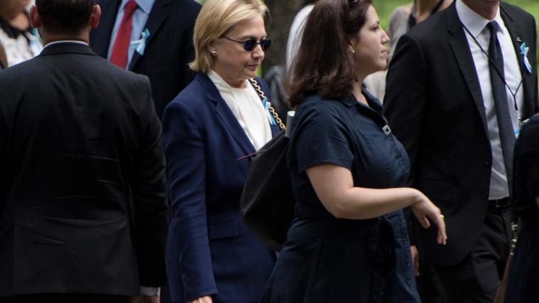 Hillary Clinton muss ihre Kalifornien-Reise wegen einer Lungenerkrankung absagen.