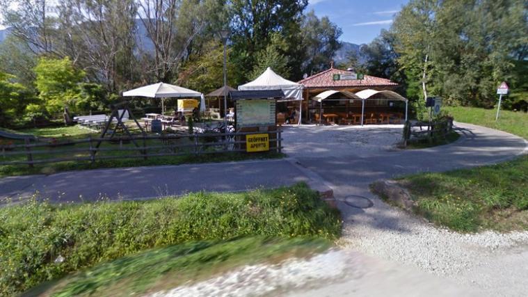 In der Nähe des Imbiss Castelfeder hat sich der Unfall ereignet. - Foto: GoogleMaps