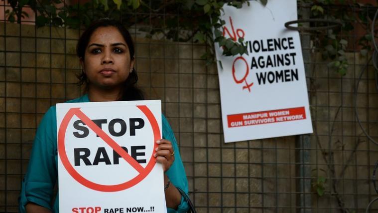 Ein dreijähriges Mädchen ist in Indien auf einem Bahnhof entführt und anschließend vergewaltigt und enthauptet worden. Im Bild: Immer mehr indische Frauen protestieren gegen die Gesetzeslage.