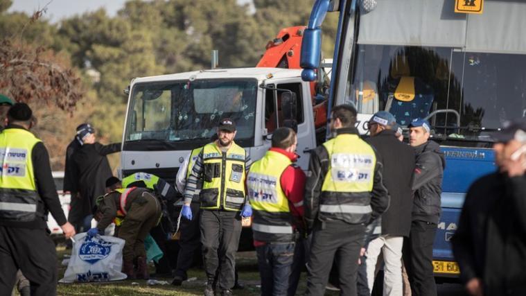 Nach dem Attentat in Jerusalem hat die radikal-islamische Palästinenserorganisation Hamas Israel mit weiteren Anschlägen gedroht.