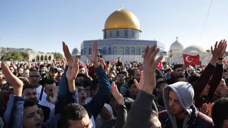 Die radikalislamische Palästinenser-Organisation Hamas hat nach Trumps Entscheidung zu einem „Tag des Zorns“ und einer neuen Intifada aufgerufen.